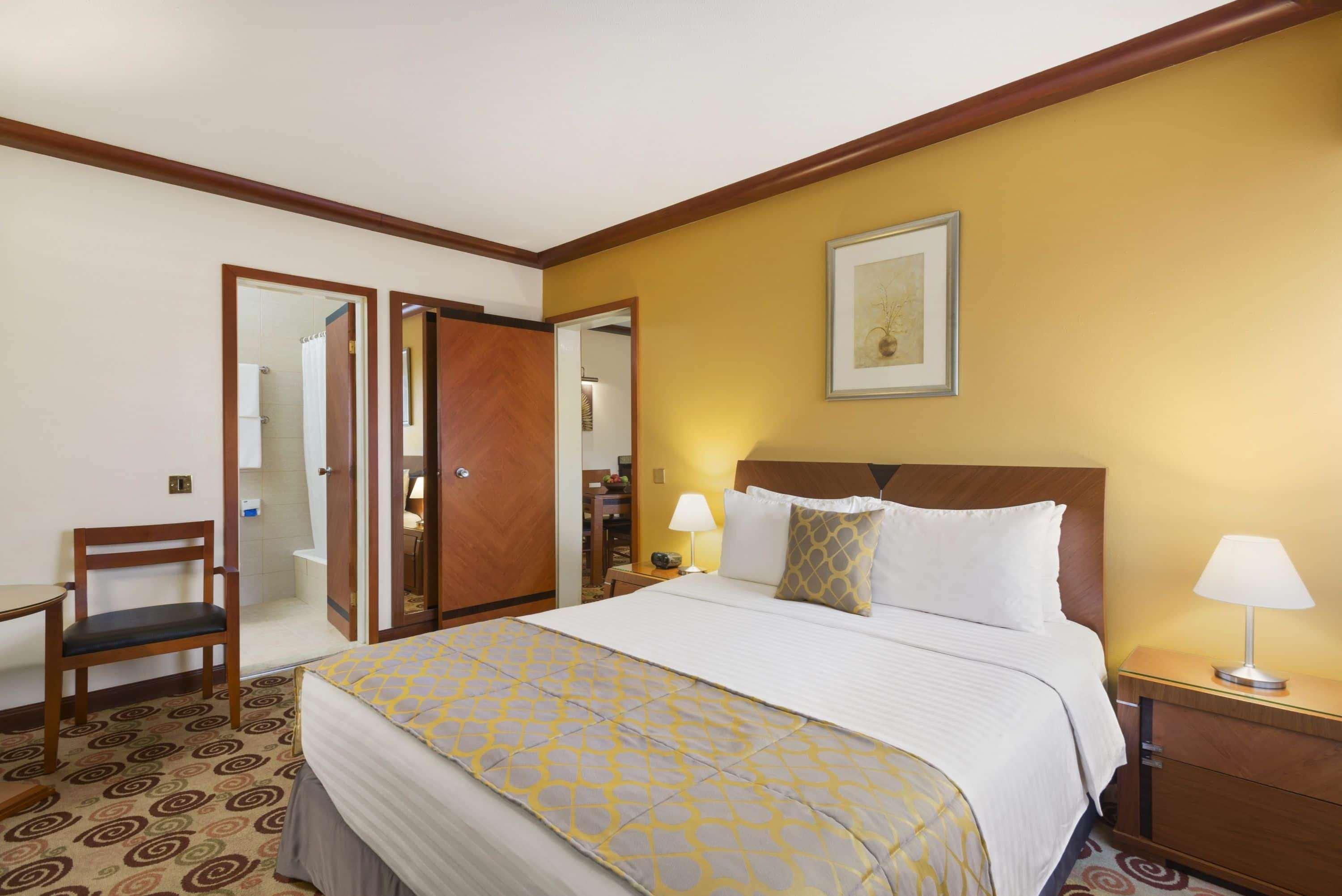 Ramada By Wyndham Bahrain Manama Exterior foto