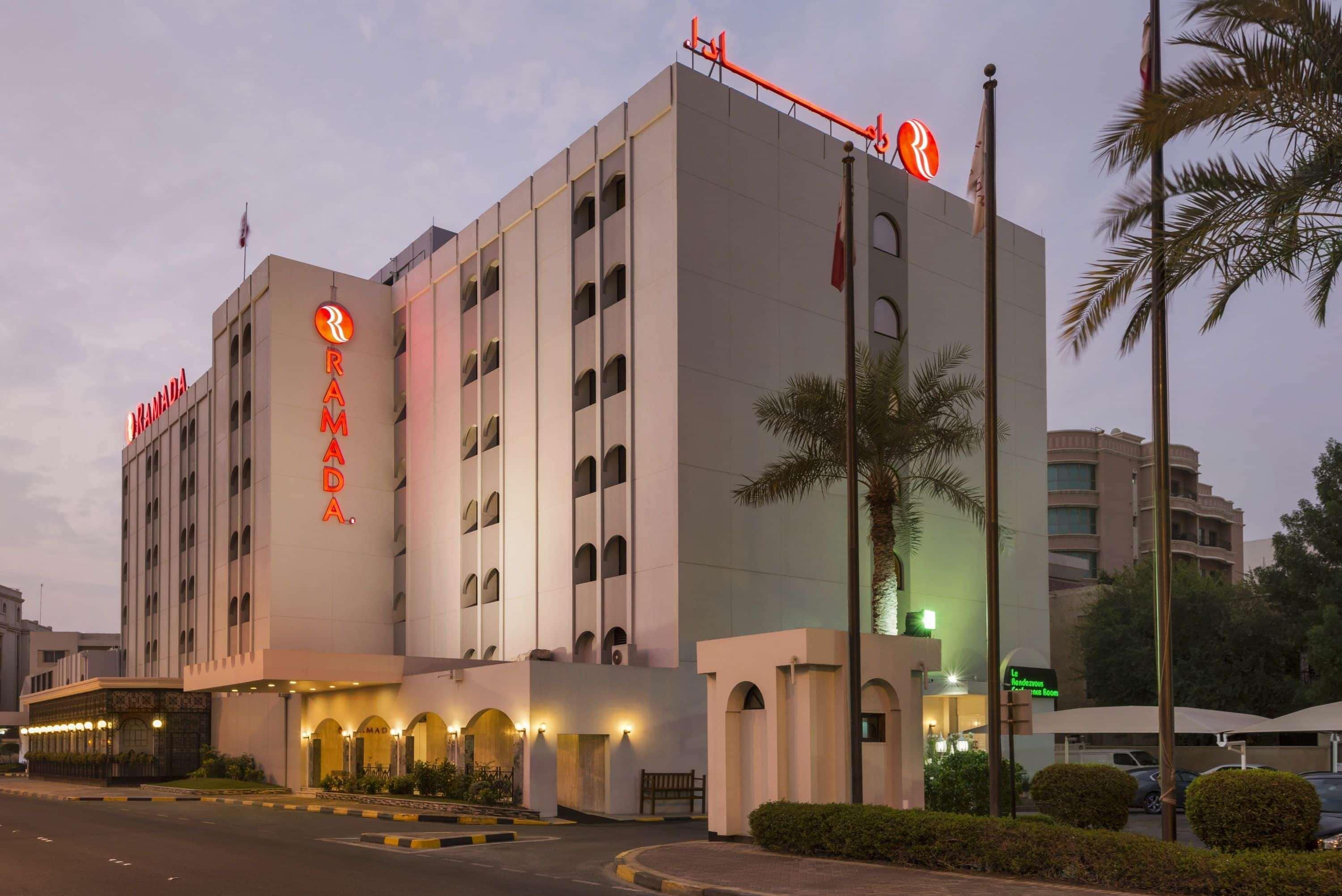 Ramada By Wyndham Bahrain Manama Exterior foto