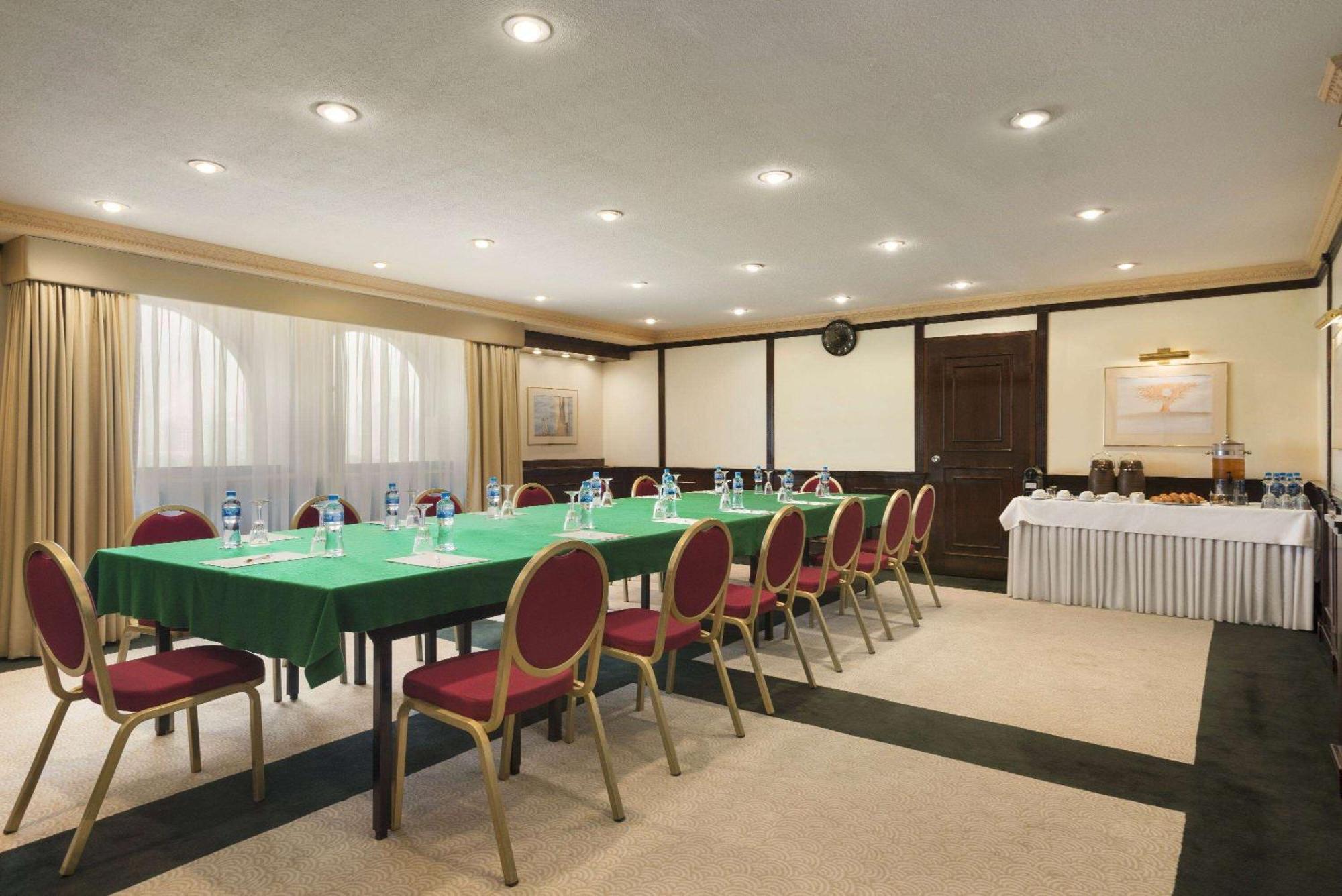 Ramada By Wyndham Bahrain Manama Exterior foto