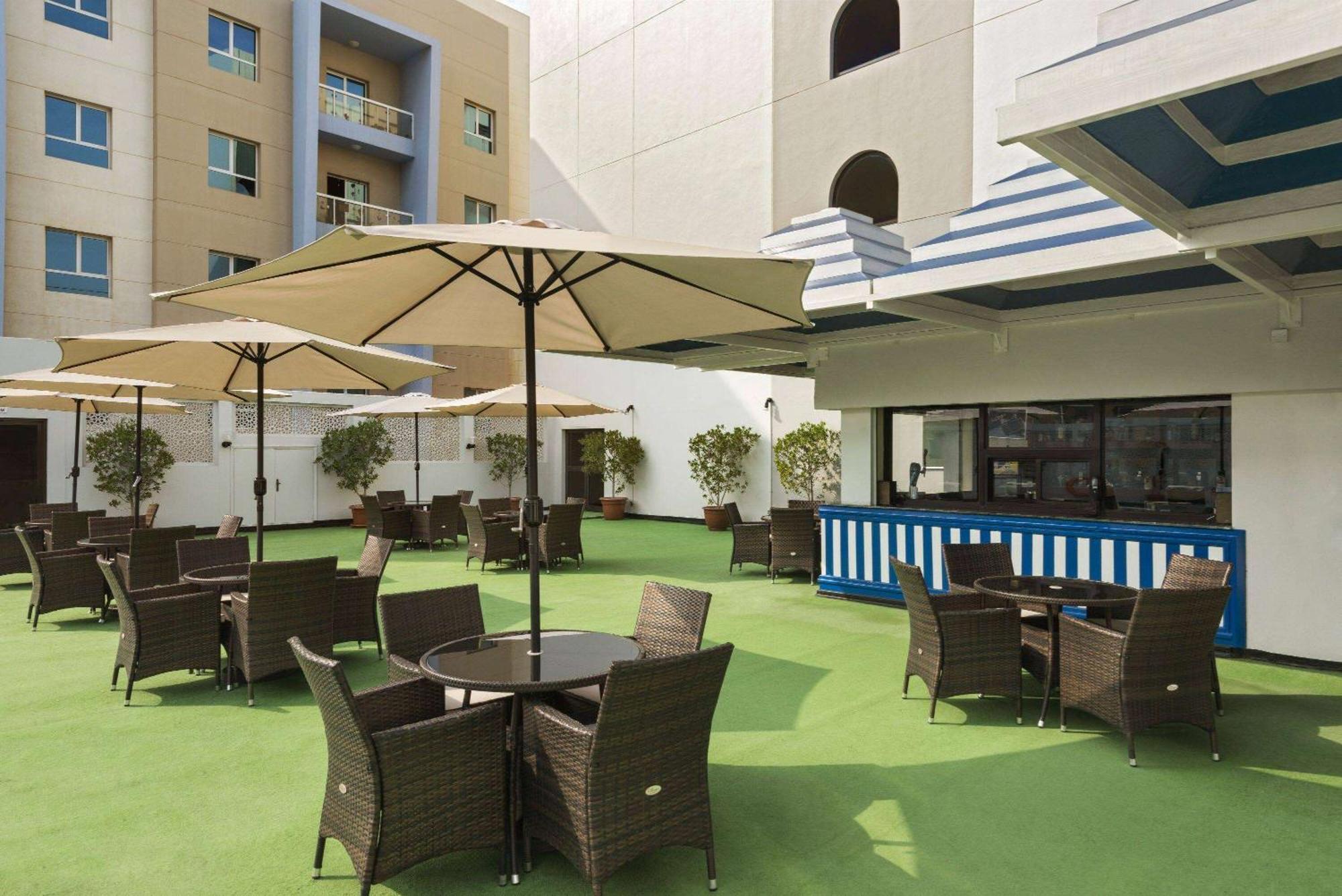Ramada By Wyndham Bahrain Manama Exterior foto