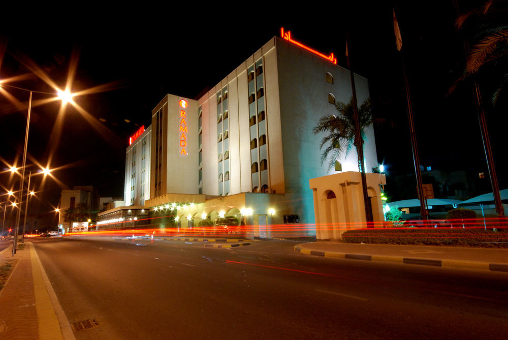 Ramada By Wyndham Bahrain Manama Exterior foto