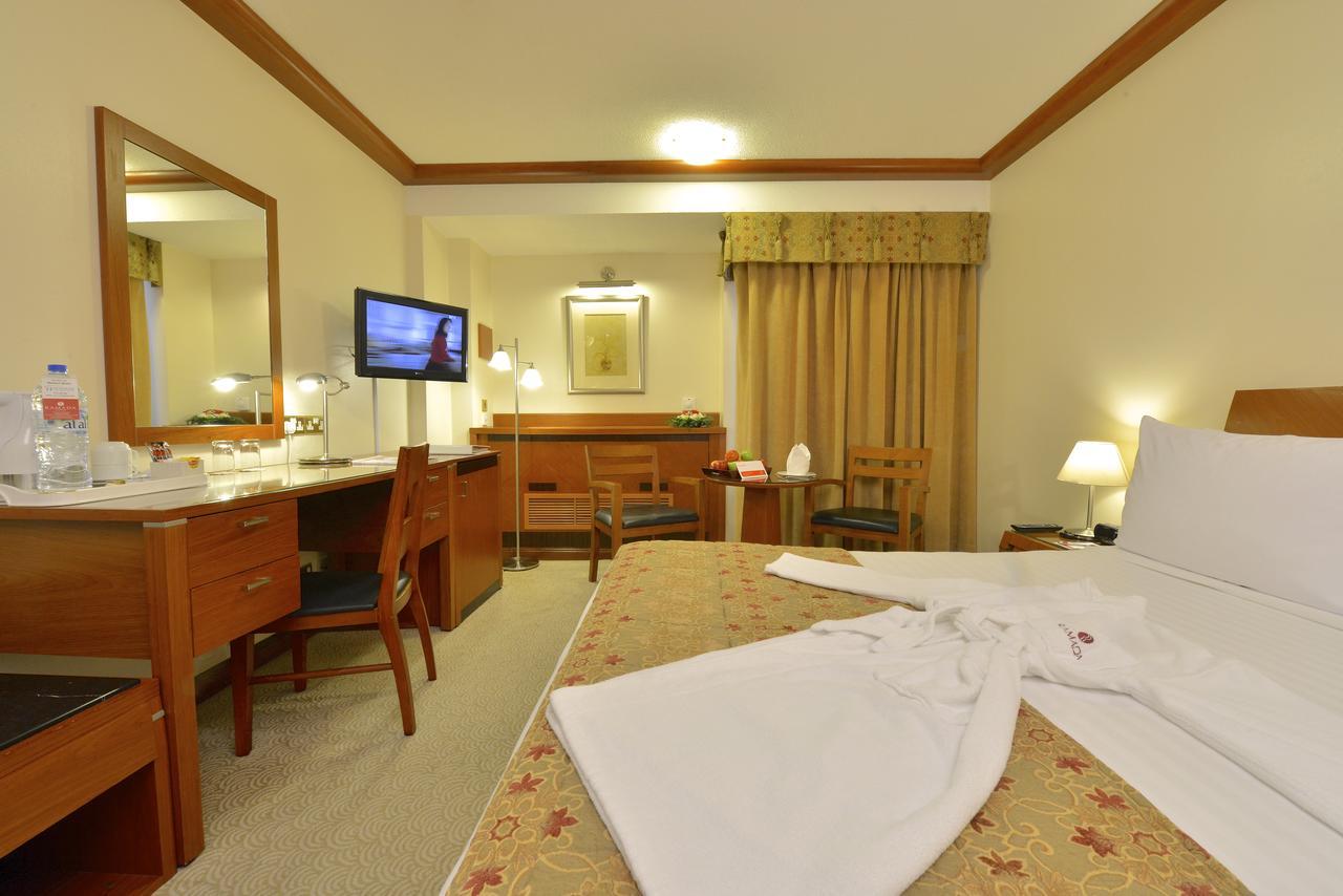 Ramada By Wyndham Bahrain Manama Exterior foto