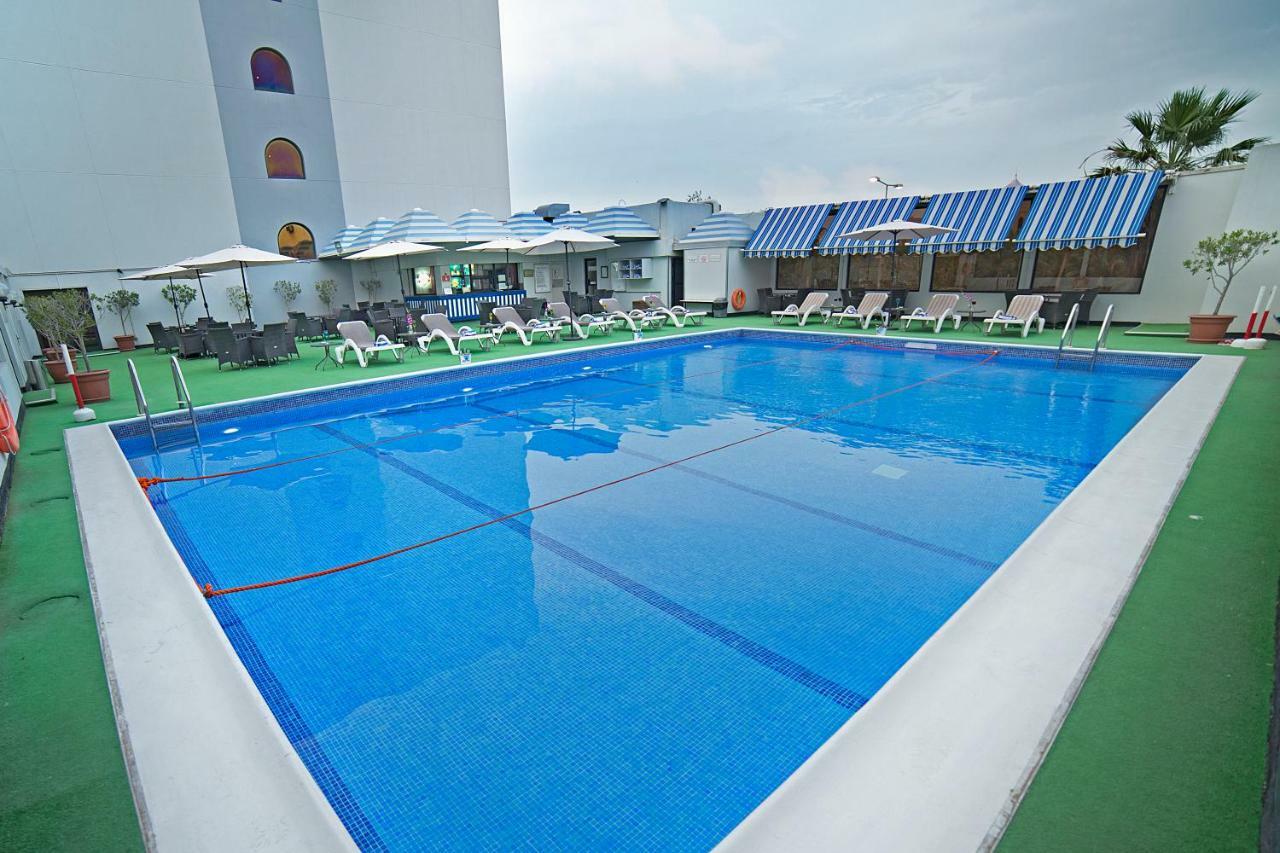 Ramada By Wyndham Bahrain Manama Exterior foto