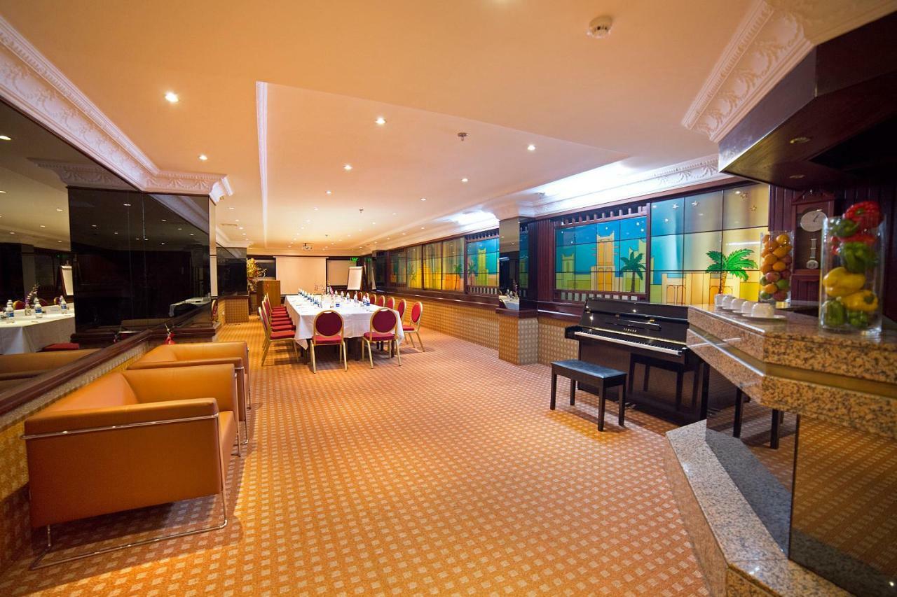 Ramada By Wyndham Bahrain Manama Exterior foto