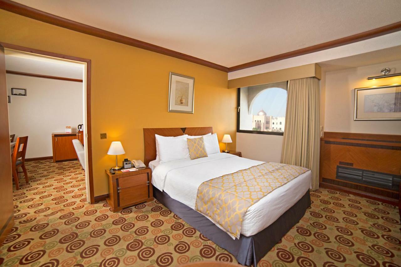 Ramada By Wyndham Bahrain Manama Exterior foto