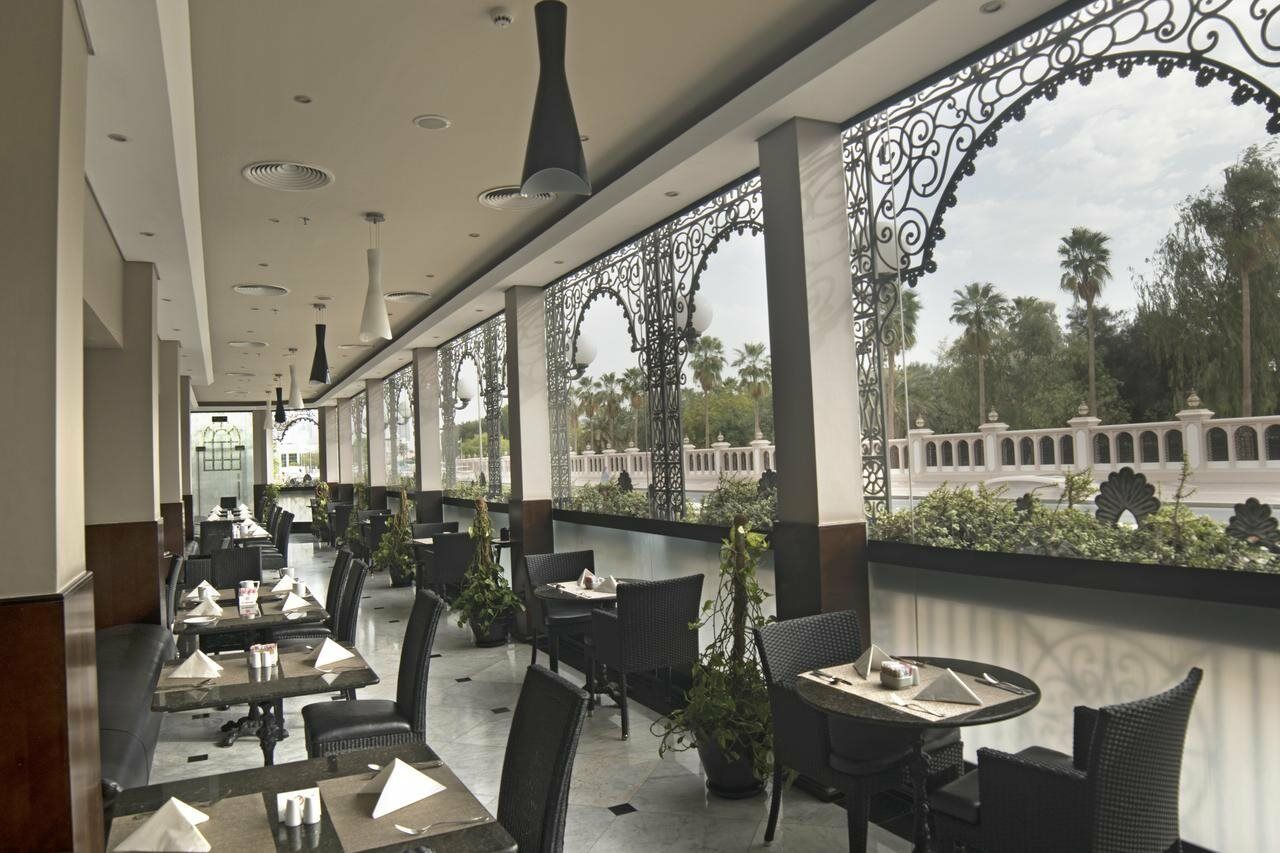 Ramada By Wyndham Bahrain Manama Exterior foto